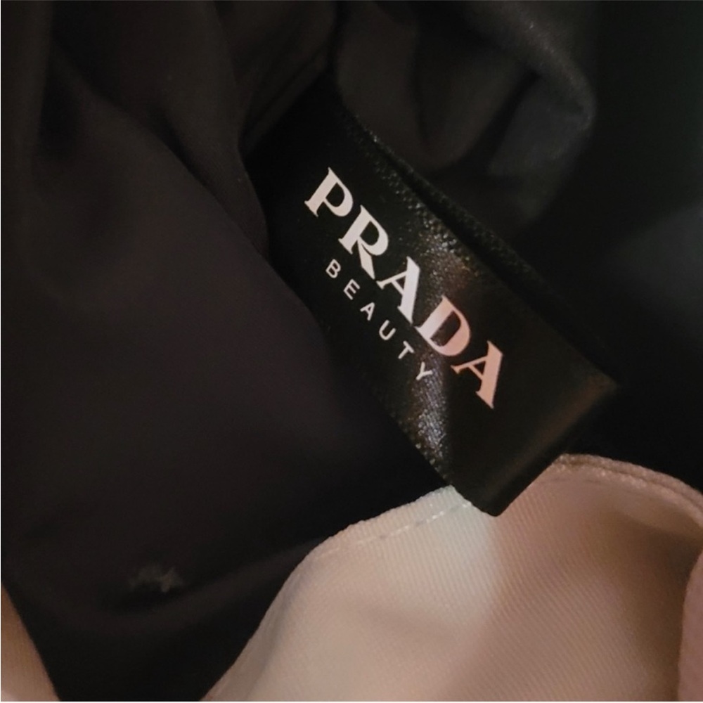 Prada - Picture 7 of 8